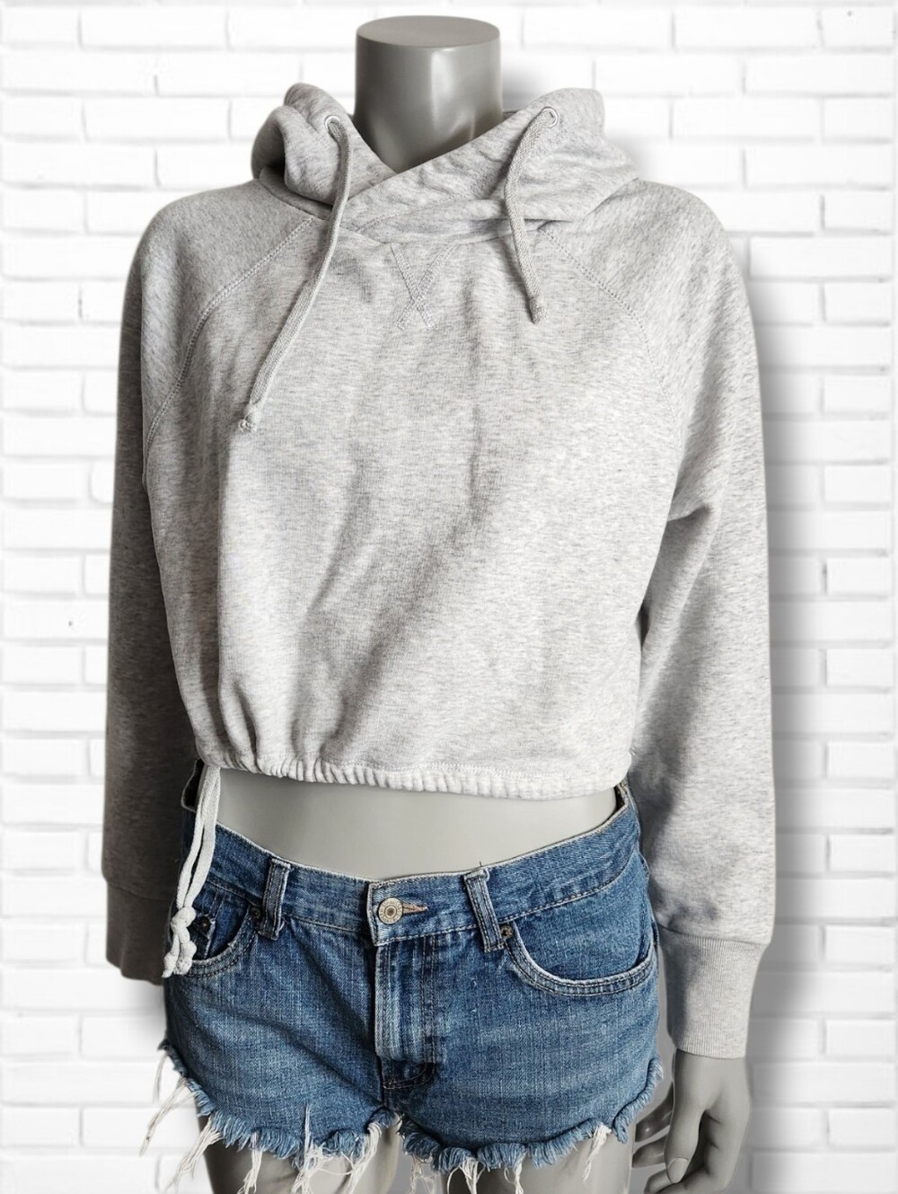 Aritzia TNA Light Heathered Grey Hoodie Crop Top Sweatshirt Size M